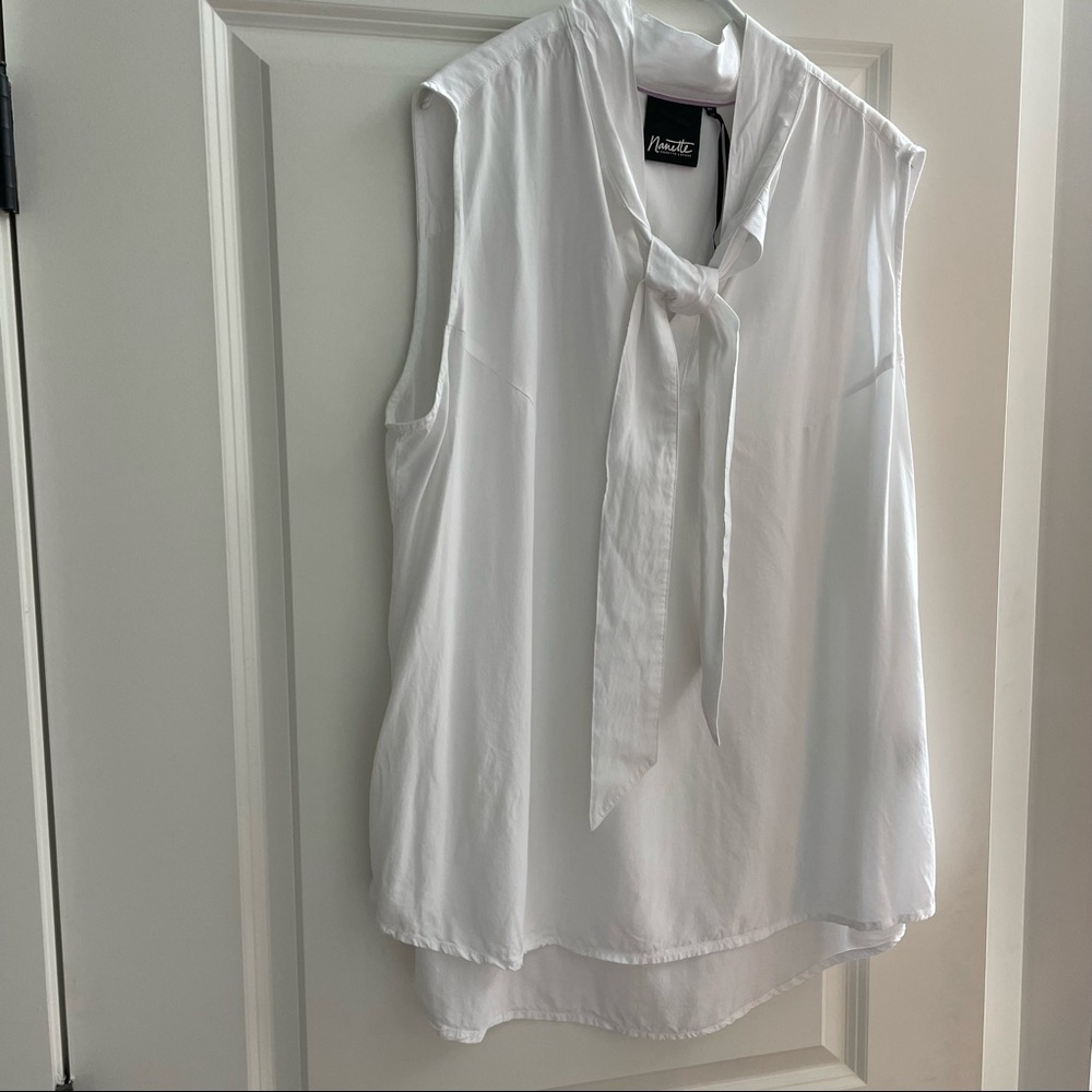 NWOT | Professional sleeveless XL white top with tie detail at collar​